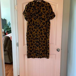 Nice , Brown and Black, button up the front dress!